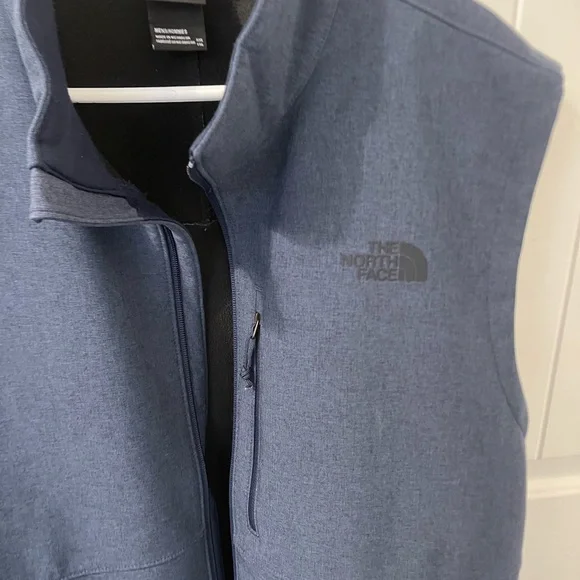The North Face Men's navy Vest apex